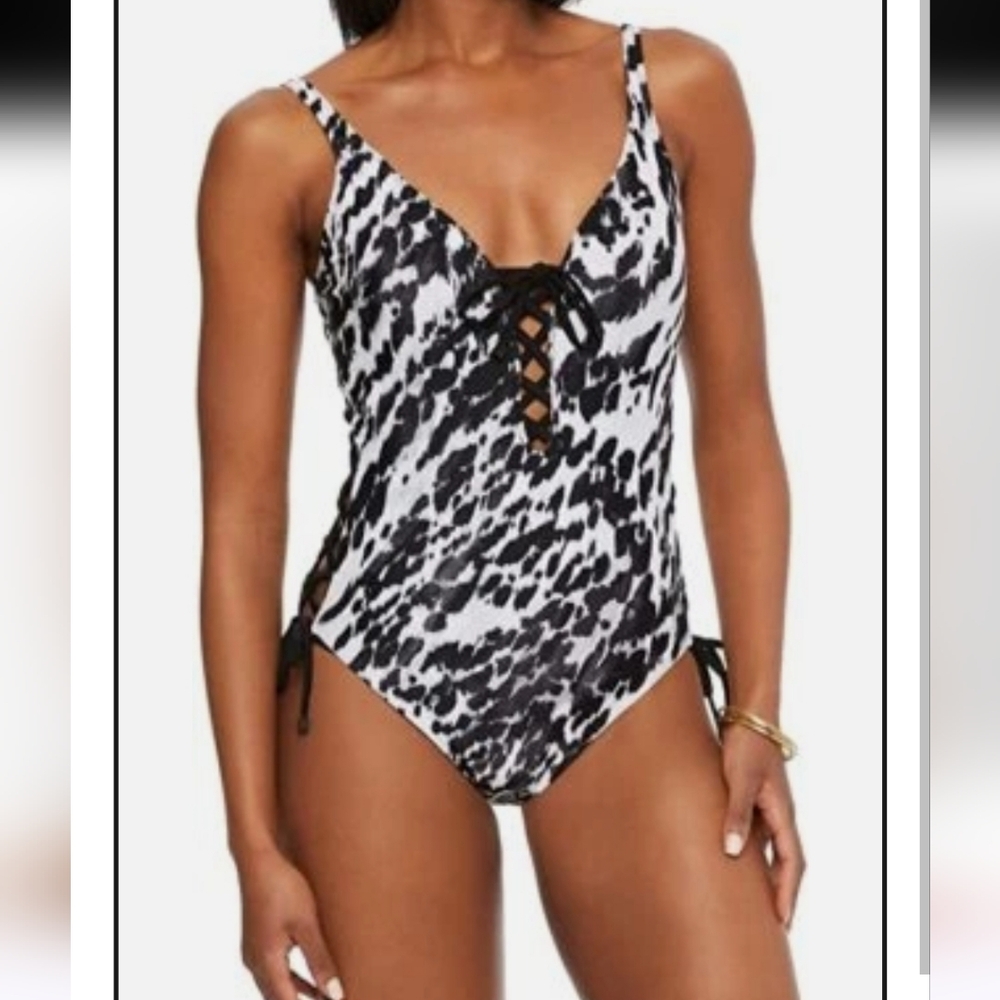 Bar III Women's Lace Up 1 Piece Swimsuit In Black & White Print